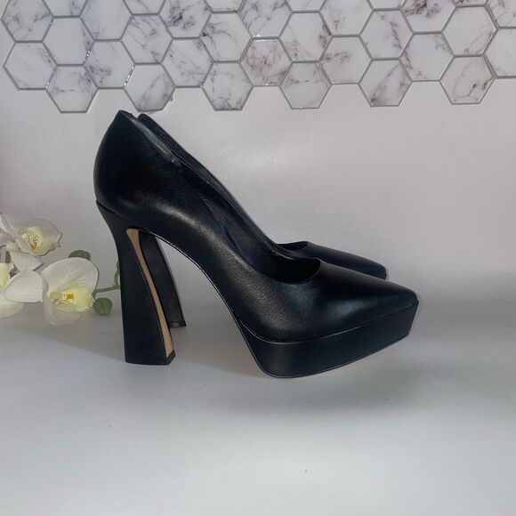 GORGEOUS!!❤️🔥❤️Carrano Sleek & Sexy Black Flared Heels - Picture 3 of 14